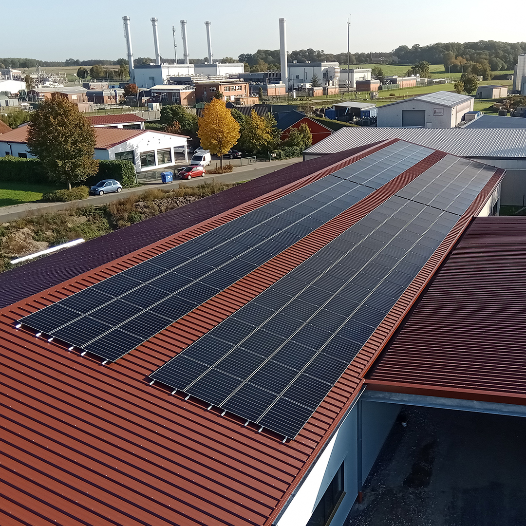 Halle mit Photovoltaik | Koop-Brinkmann GmbH